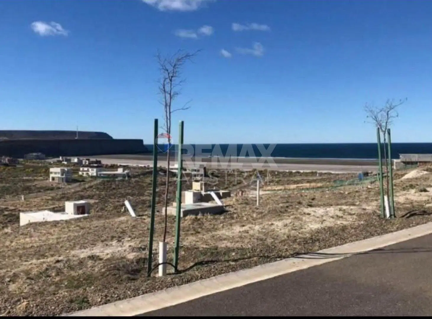 TERRENO CON EXCELENTE VISTA - LA HERRADURA 3