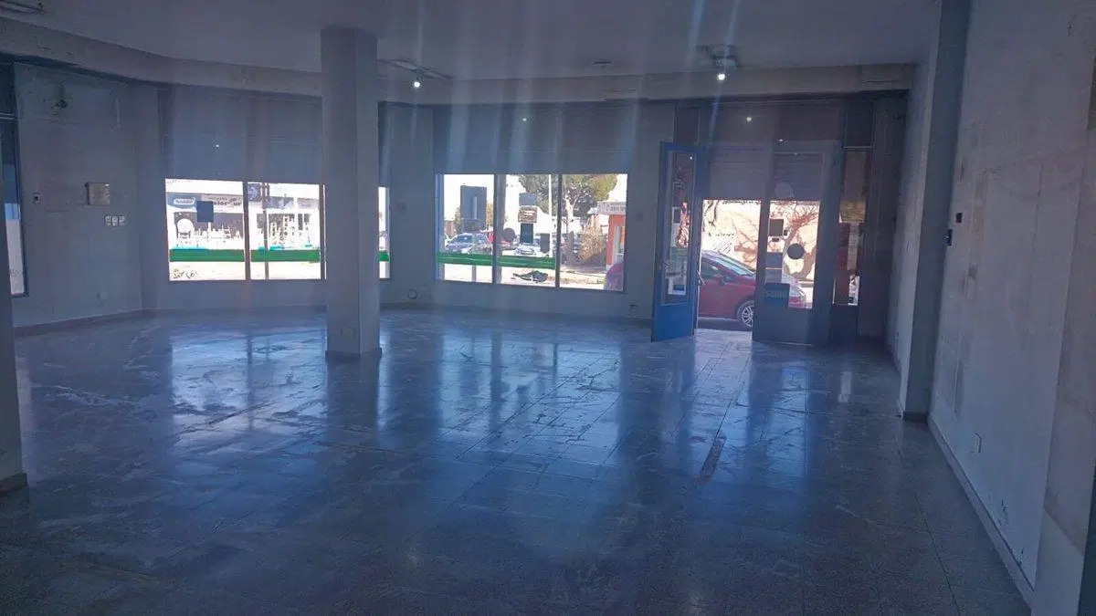 LOCAL EN ESQUINA EN EXCELENTE UBICACION - CENTRO 3