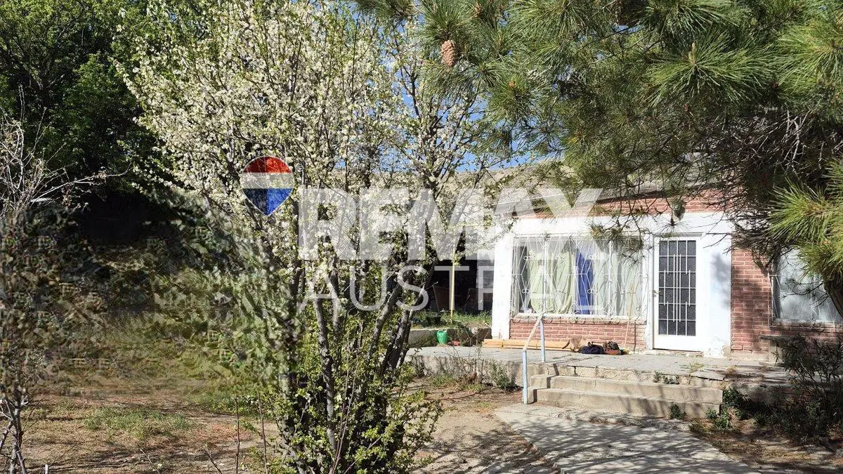 Lote con  vivienda a refaccionar 8
