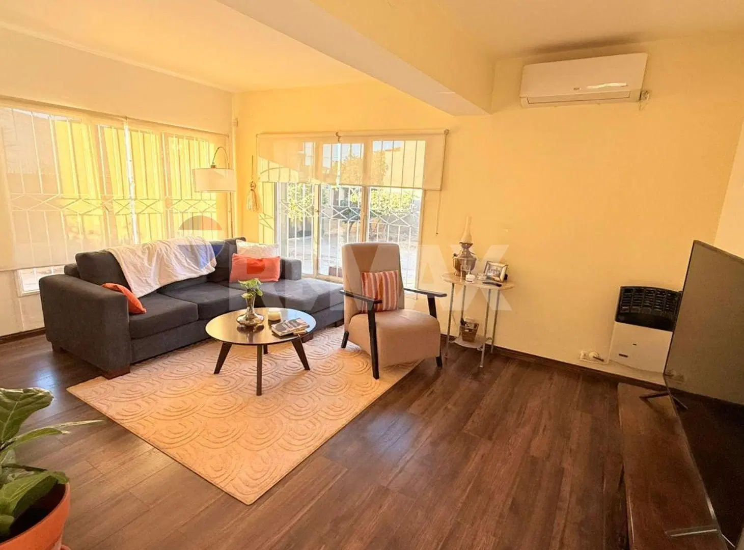 CASA 4 DORMITORIOS BARRIO PUEYRREDON 3