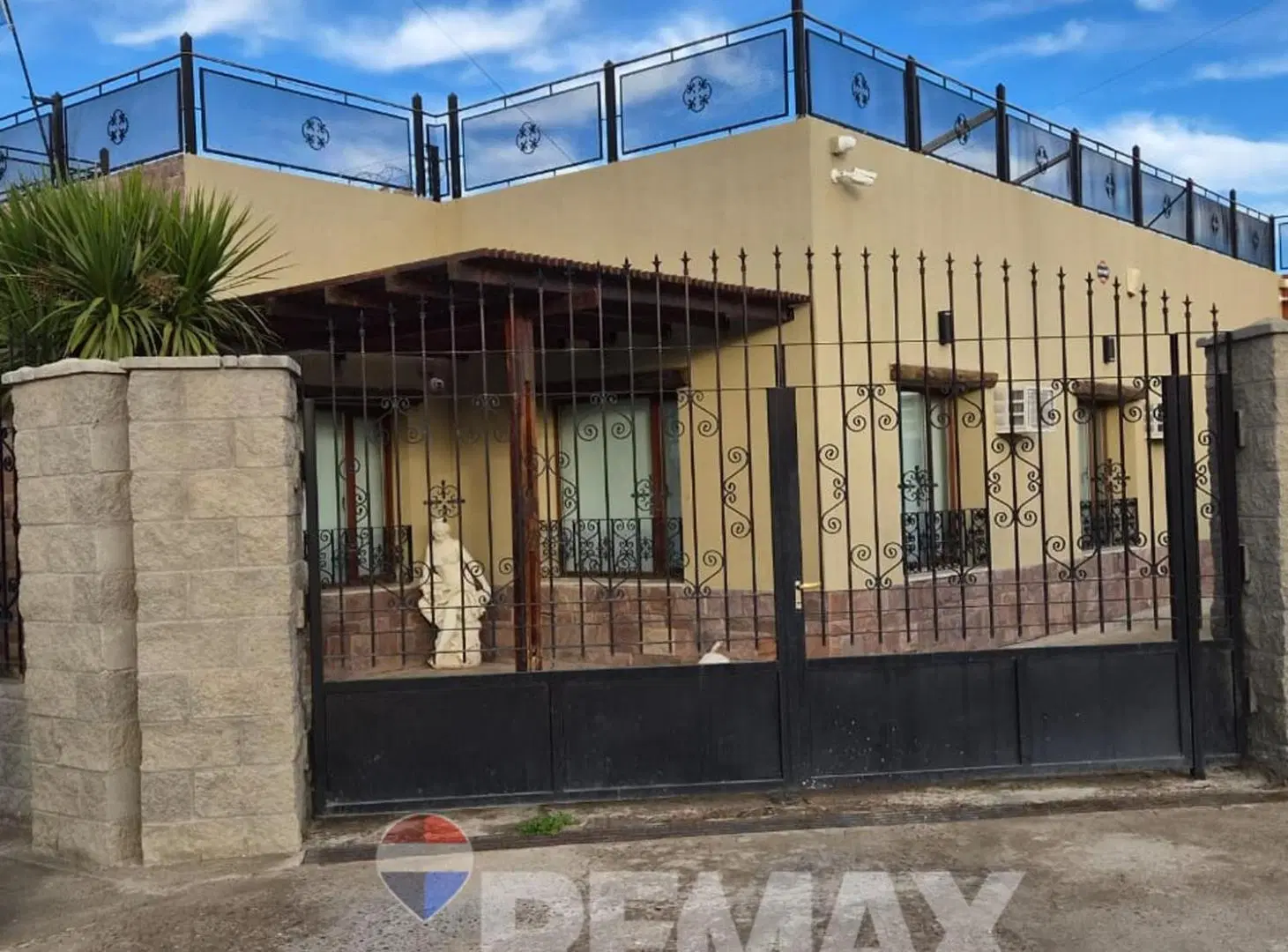 CASA 3 DORMITORIOS MODERNA CON PILETA CUBIERTA 3