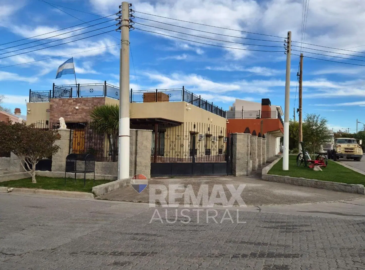 CASA 3 DORMITORIOS MODERNA CON PILETA CUBIERTA 2