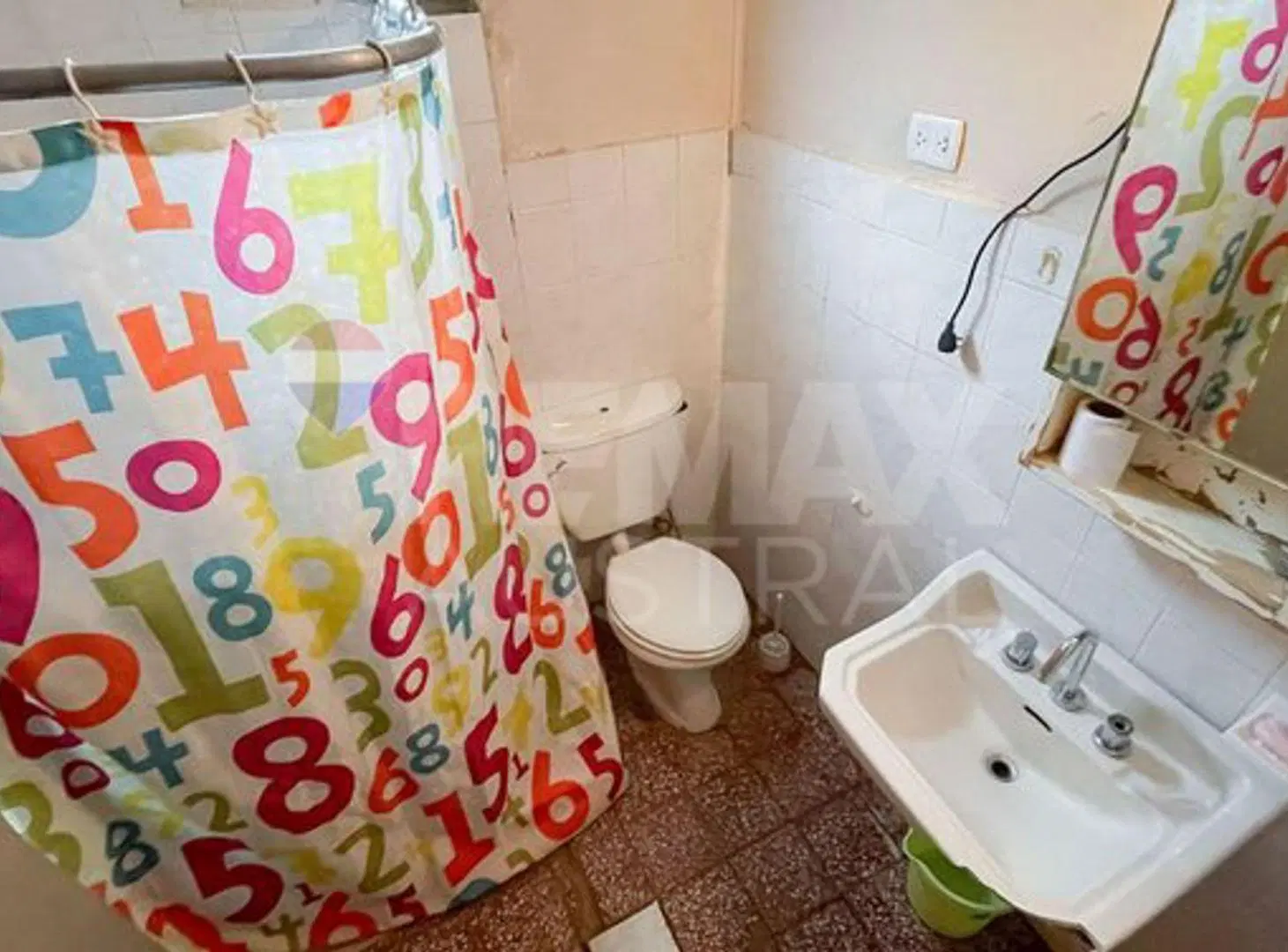 Terreno con Casa Ypefiana, con salida a 2 calles 7