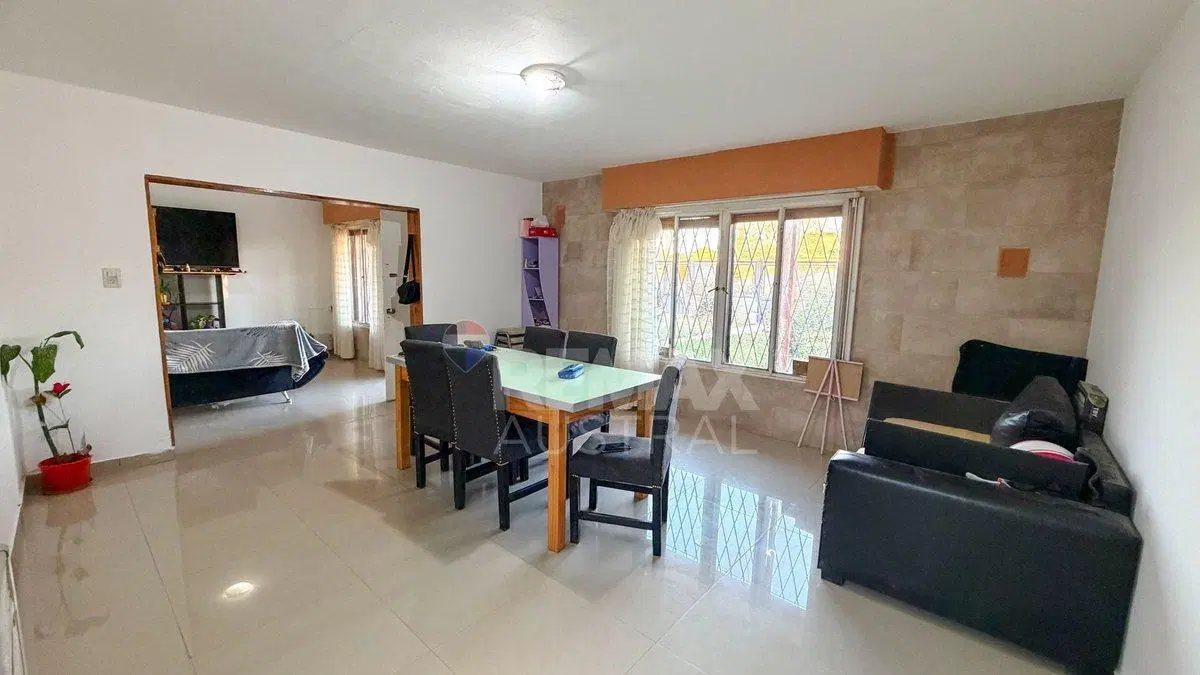 VENTA CASA 3 DORMITORIOS, QUINCHO, GARAGE Y PATIO 2