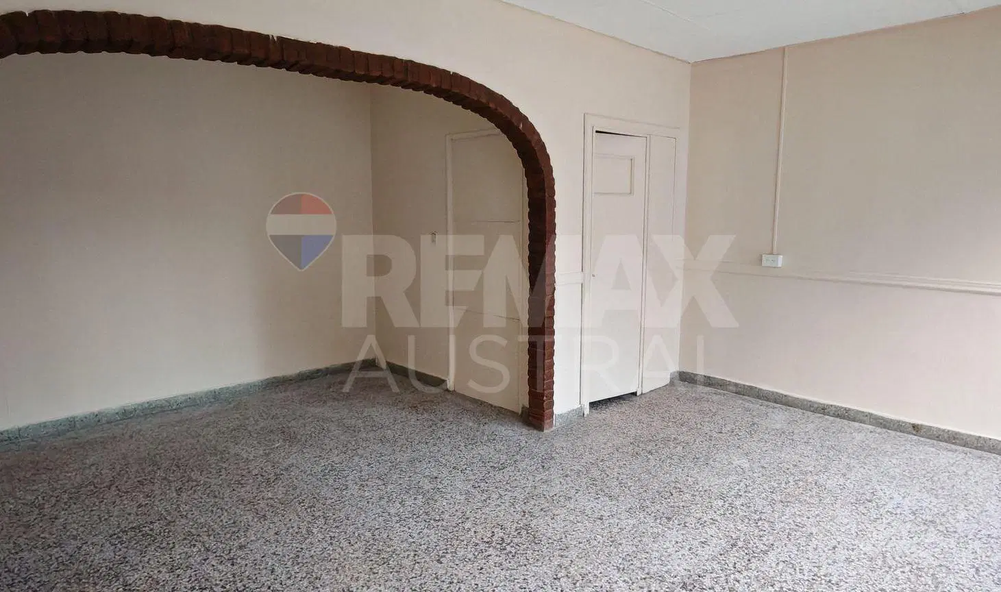 Local comercial con departamento 3