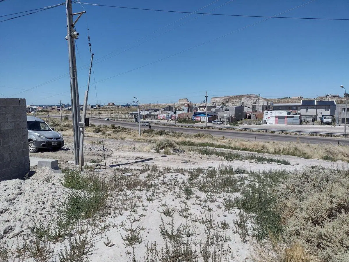 TERRENO DE 250m2 SOBRE RUTA 1, ENTRE KM5 Y KM8 4