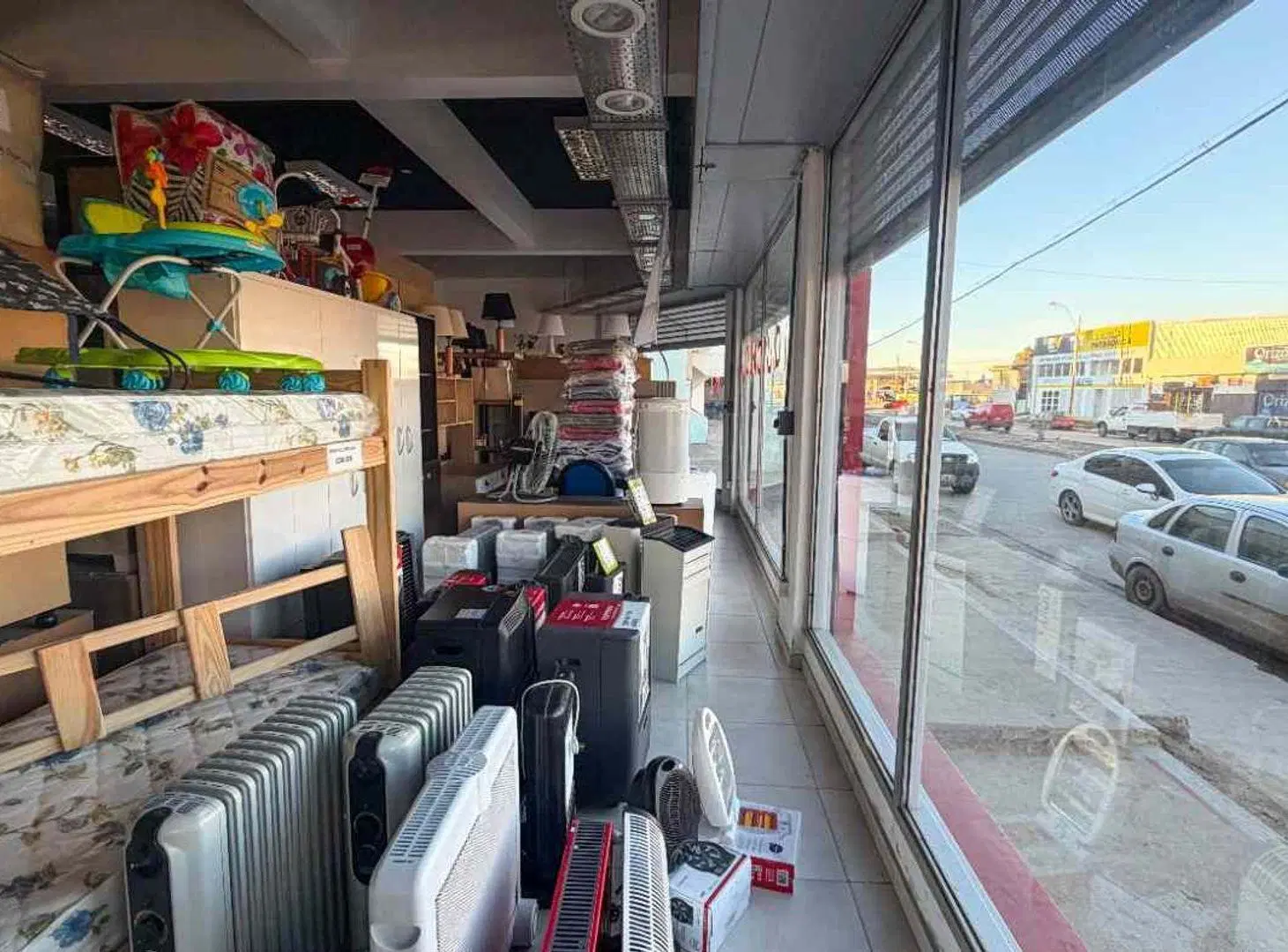 Local comercial en esquina de 3 avenidas 8
