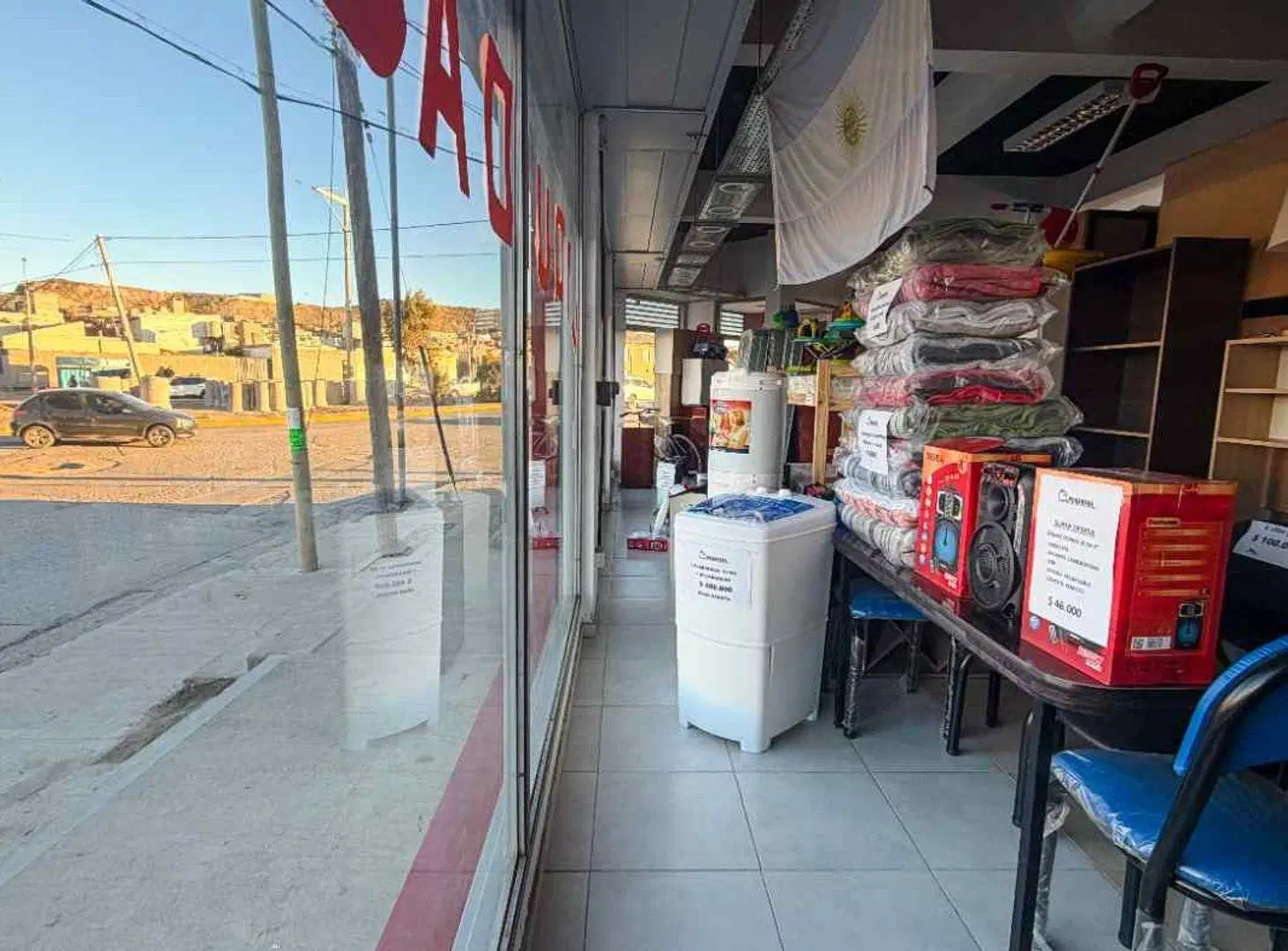 Local comercial en esquina de 3 avenidas 2