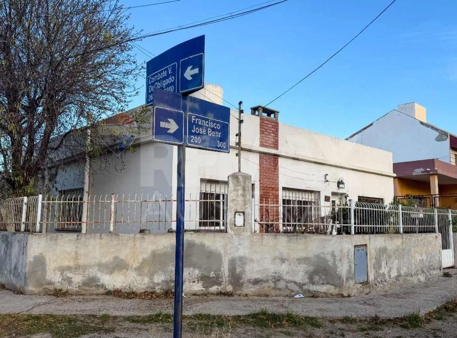 Casa en esquina. Barrio Pueyrredón, con Taller 8