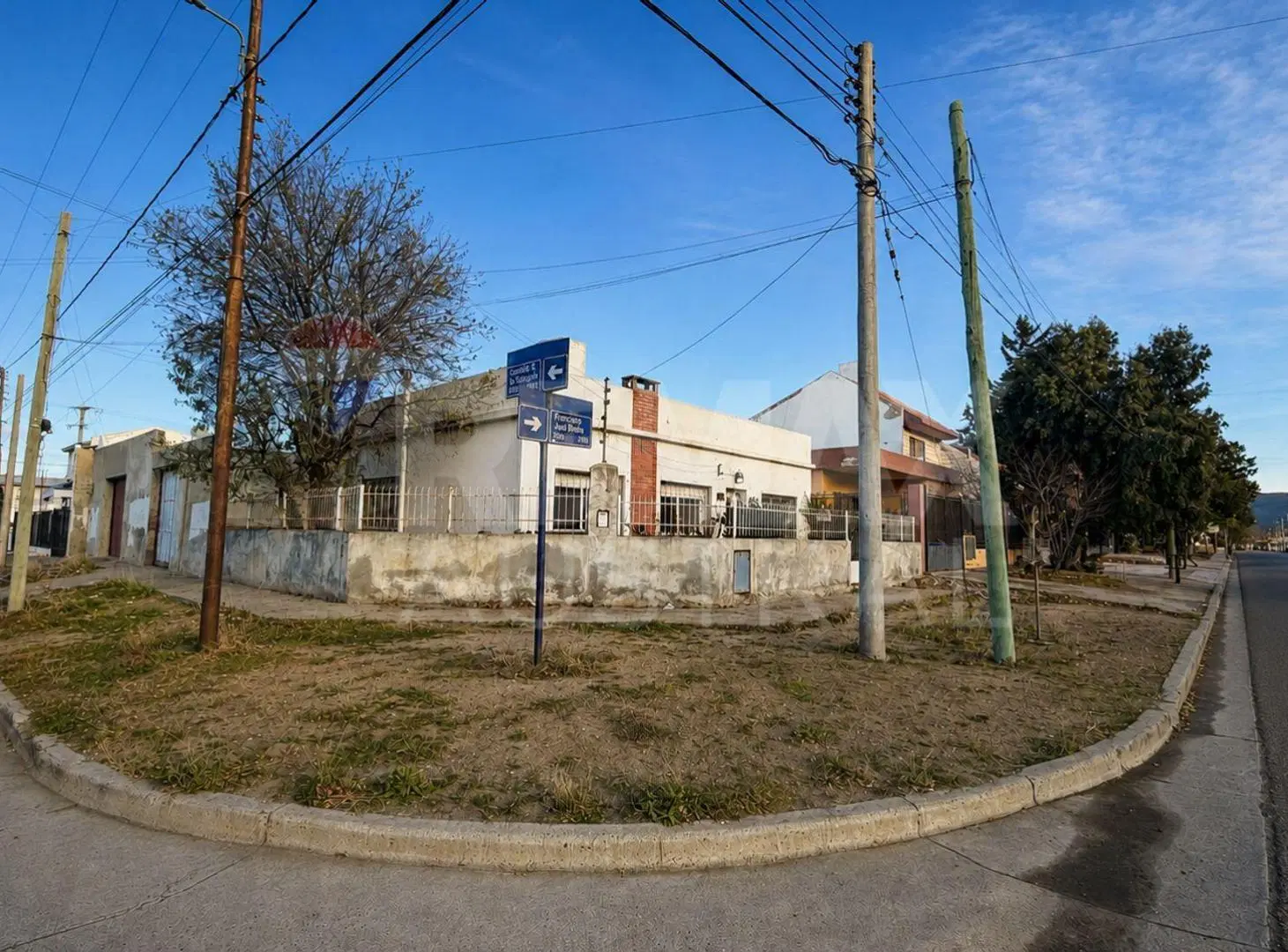 Casa en esquina. Barrio Pueyrredón, con Taller 4