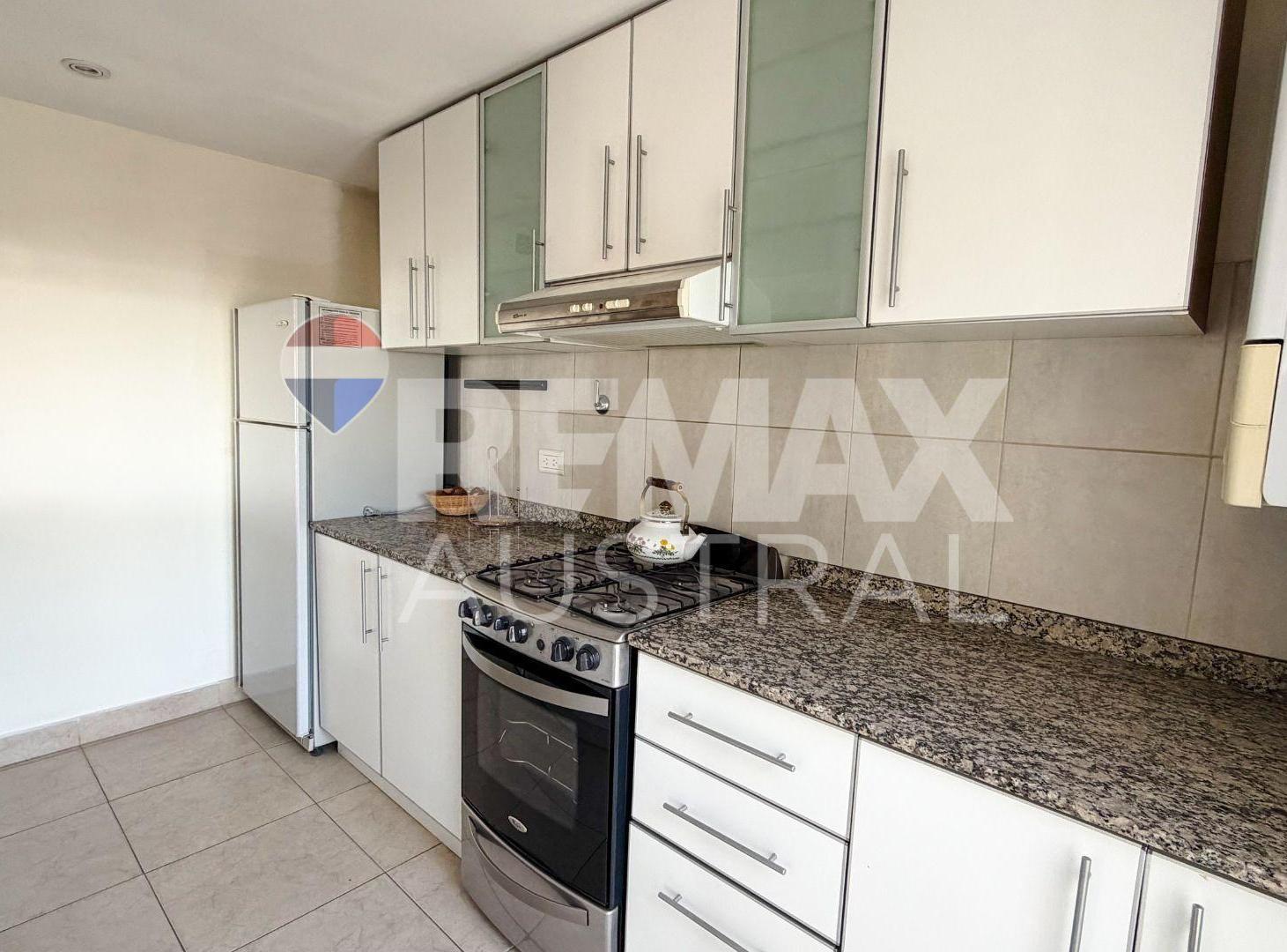 Foto de VENTA DEPARTAMENTO 2 DORM + 2 BAÑOS + COCHERA, imagen 2