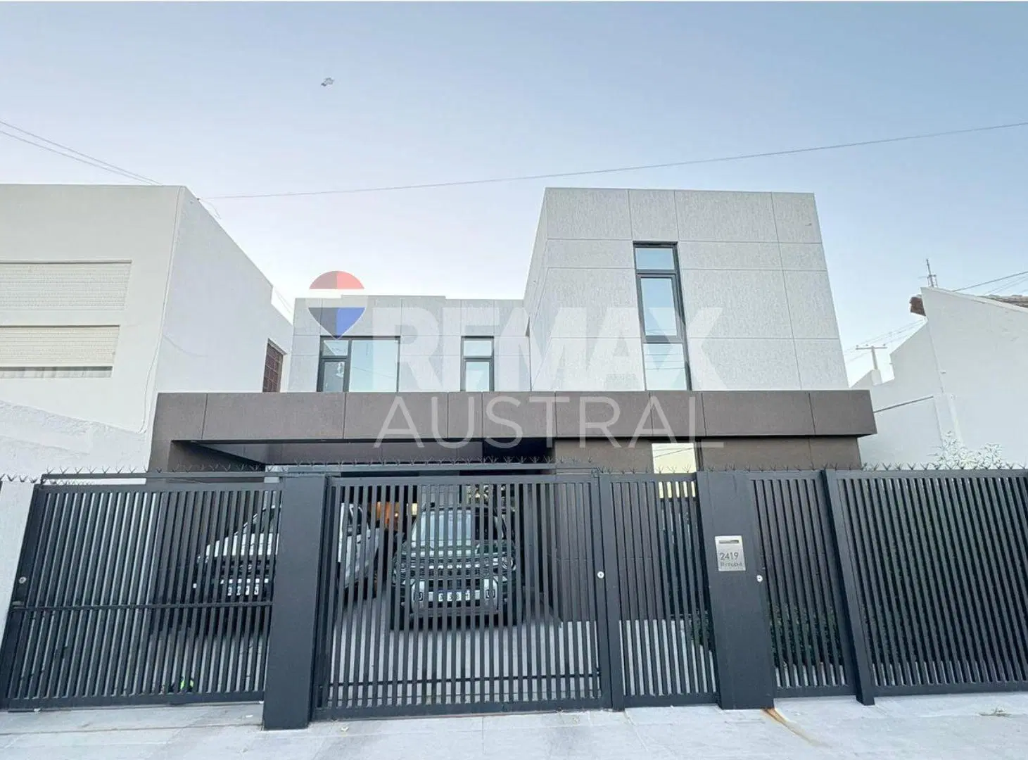 Casa 4 dormitorios barrio Roca 1
