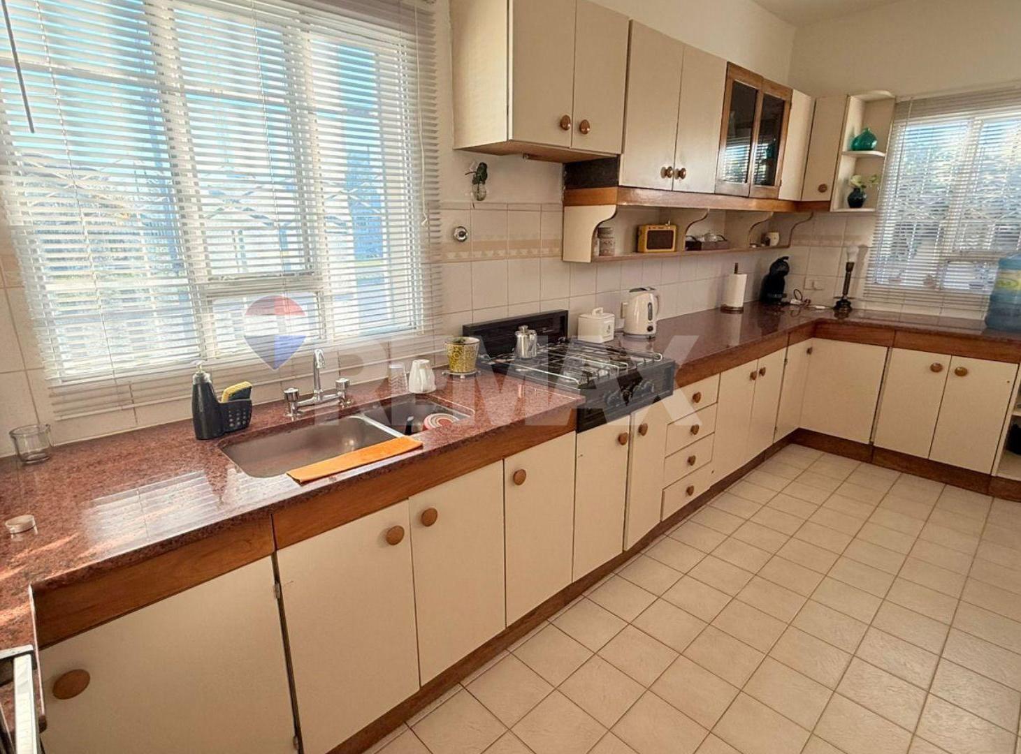 Foto de CASA 4 DORMITORIOS BARRIO PUEYRREDON, imagen 2