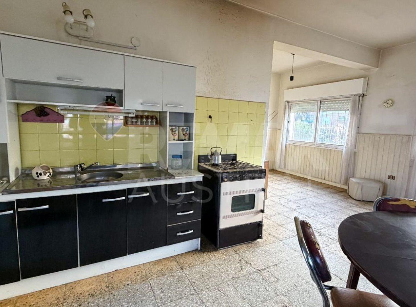 Foto de Casa en esquina. Barrio Pueyrredón, con Taller, imagen 2