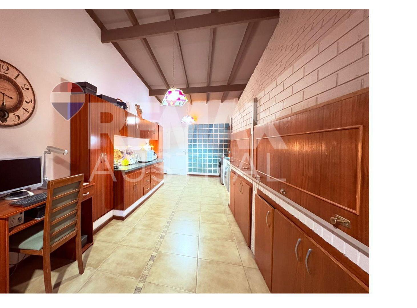 Foto de CASA Km 3: 4 Dorm y Quincho, salida a 2 calles, imagen 4