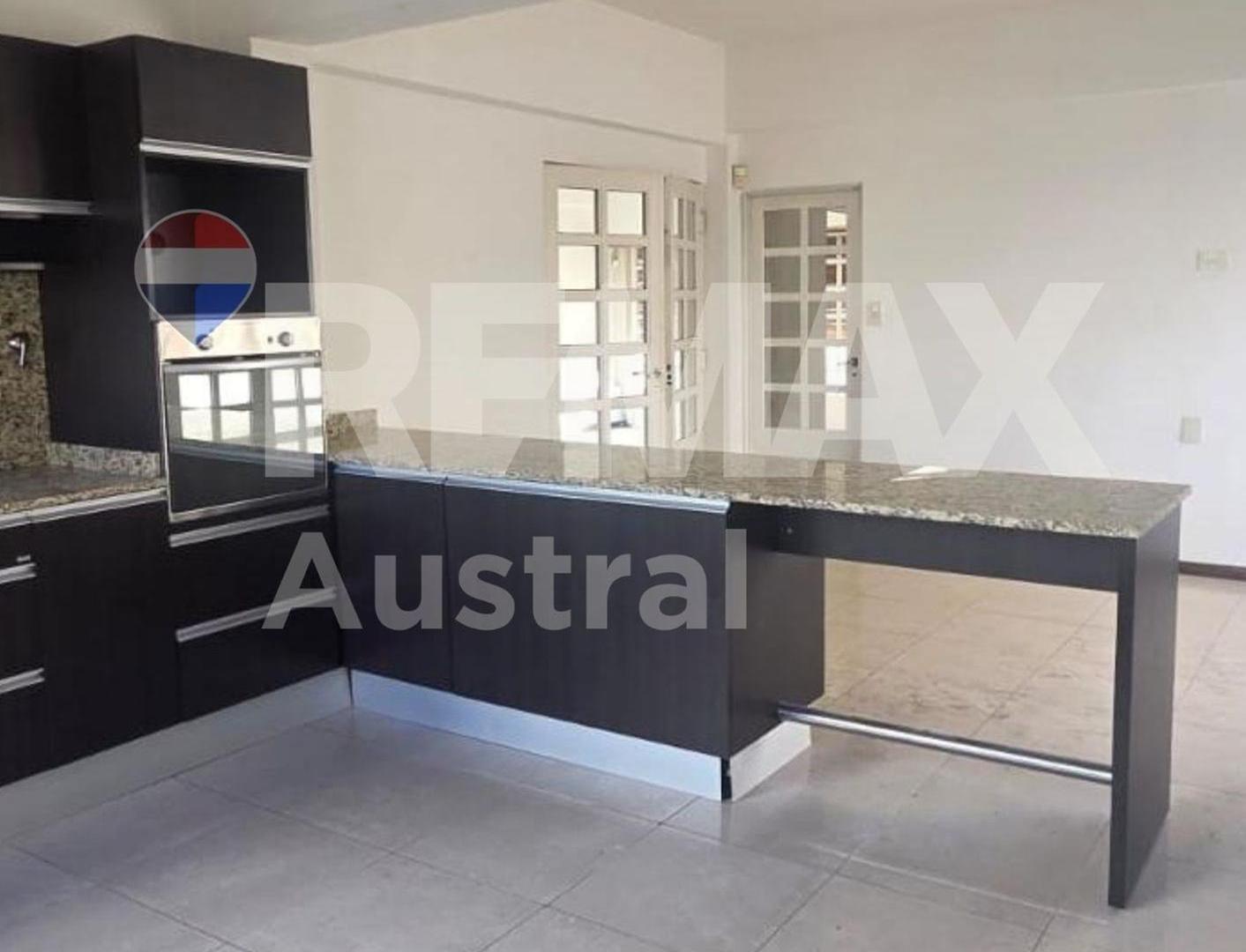 Foto de CASA 3 DORMITORIOS-BARRIO ROCA, imagen 4