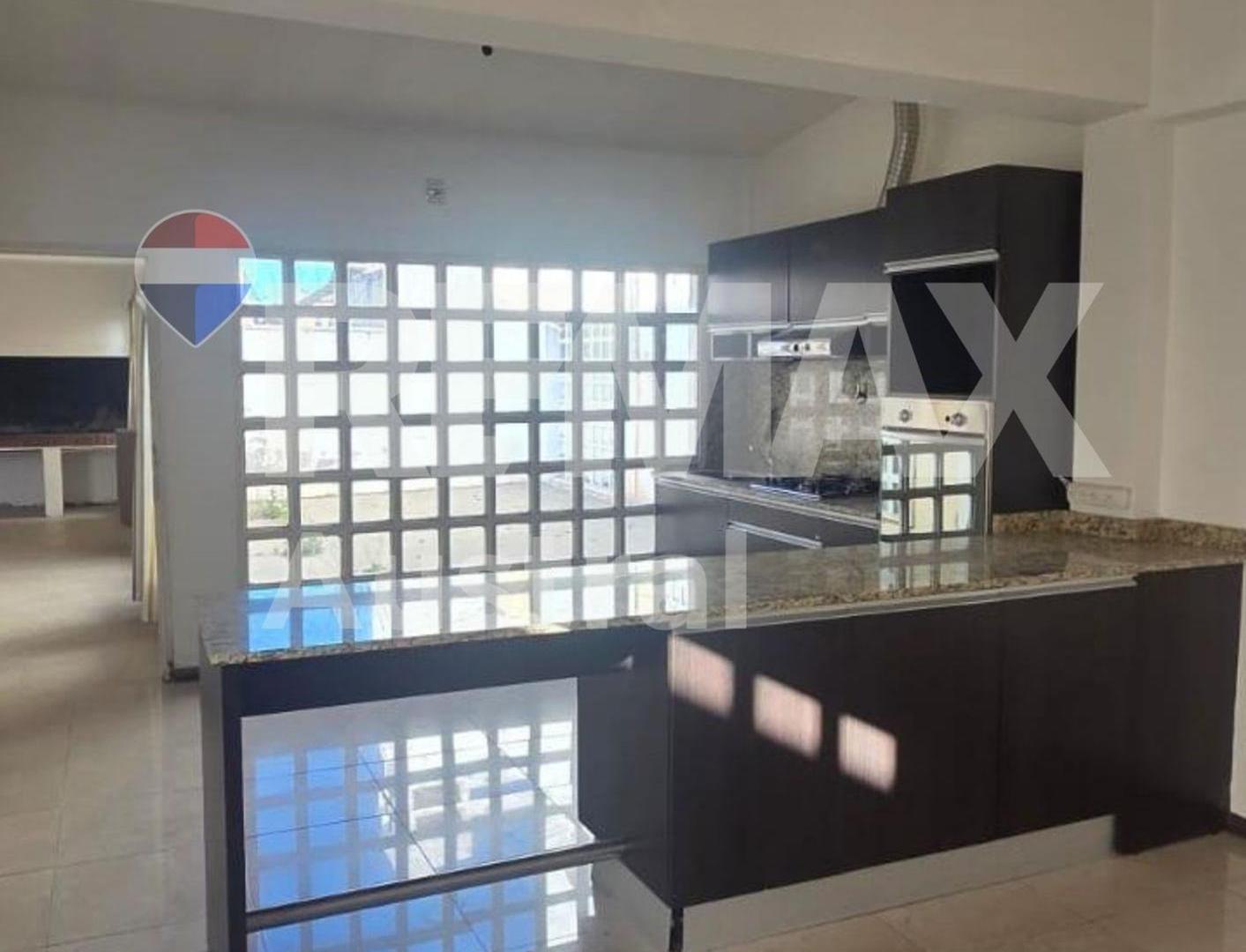Foto de CASA 3 DORMITORIOS-BARRIO ROCA, imagen 2