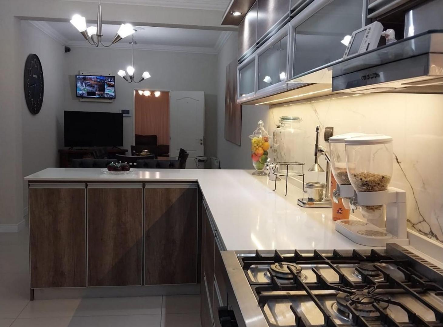 Foto de CASA 3 DORMITORIOS MODERNA CON PILETA CUBIERTA, imagen 4