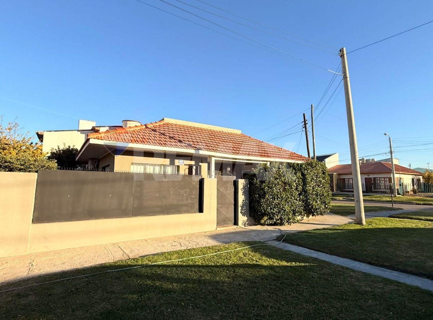 Foto de CASA 4 DORMITORIOS BARRIO PUEYRREDON, imagen 3