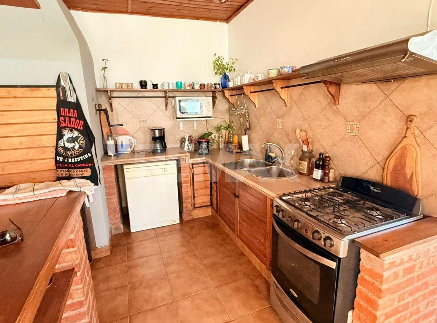 Foto de CASA 4 DORMITORIOS BARRIO PUEYRREDON, imagen 2