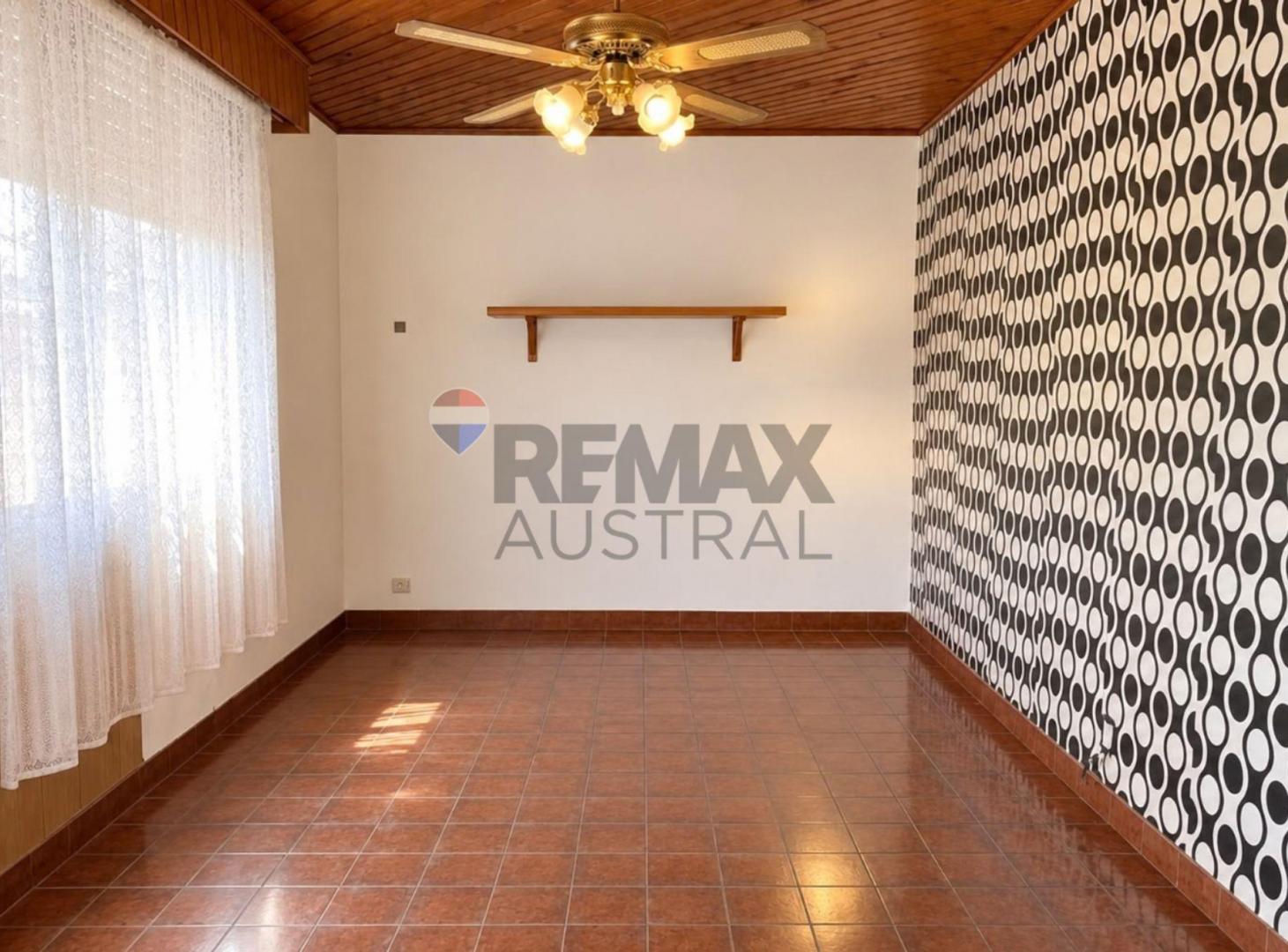 Foto de CASA TRES DORMITORIOS BARRIO ROCA, imagen 1