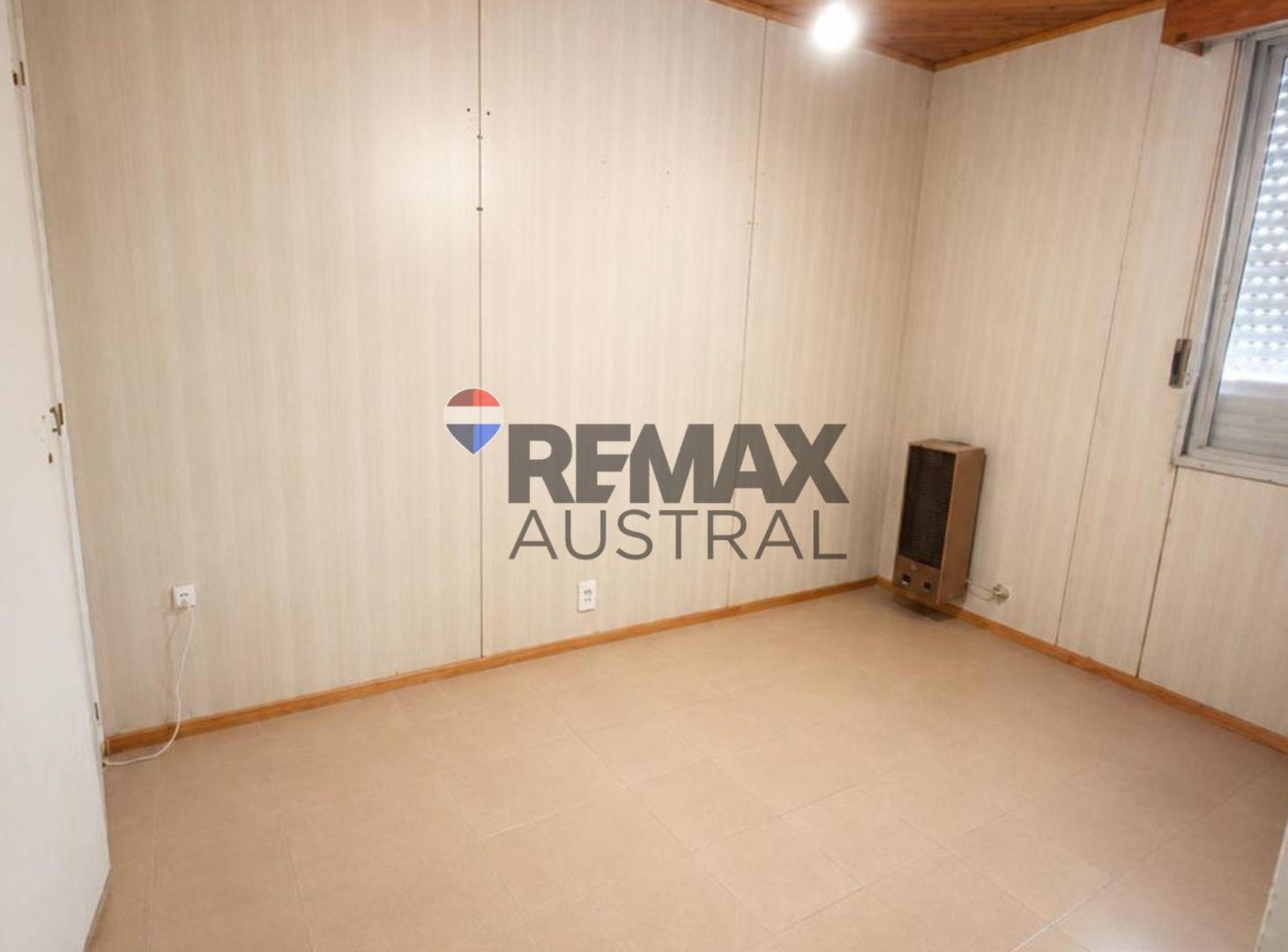 Foto de CASA TRES DORMITORIOS BARRIO ROCA, imagen 2