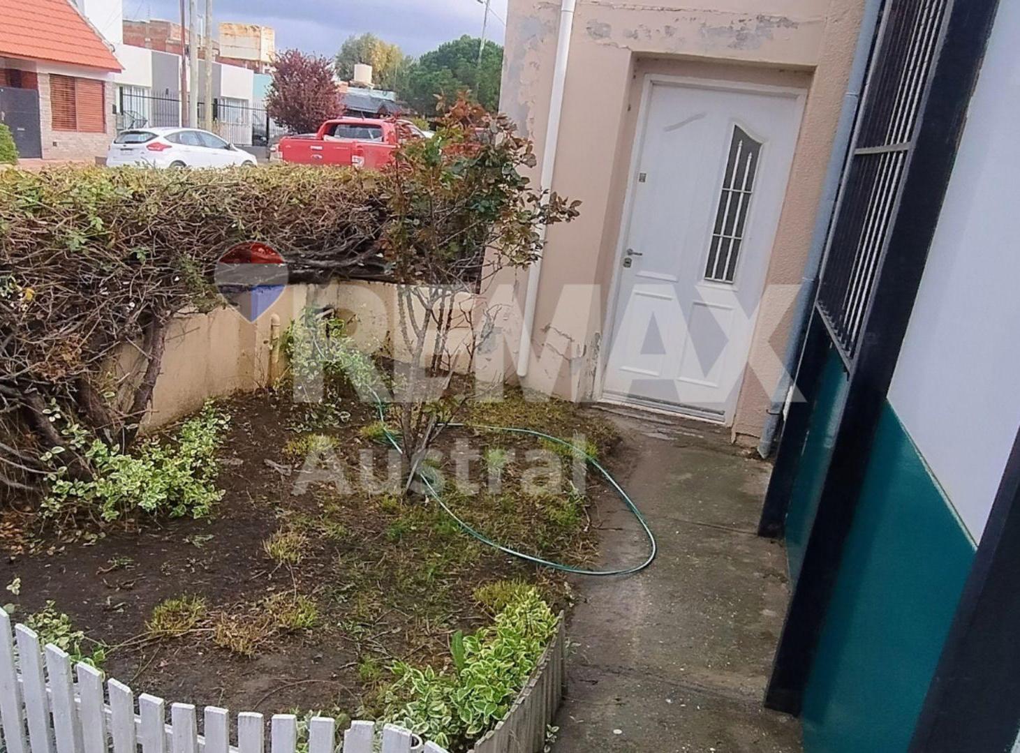 Foto de CASA 3 Dormitorios a Refaccionar- B° Roca, imagen 2