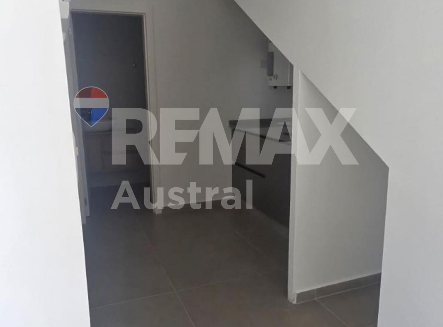 Foto de LOCAL A ESTRENAR-EN ESQUINA RADA TILLY, imagen 1