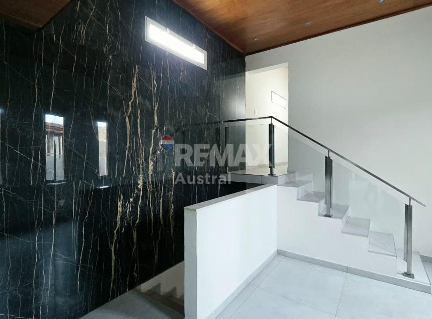 Foto de VENTA Casa | 6 Amb. | 248 m² | Gas | Agua Propia, imagen 2
