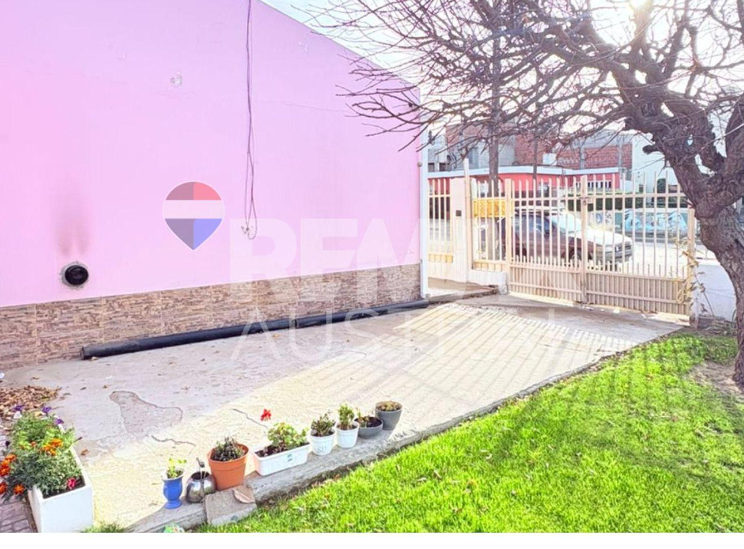 Foto de CASA DOS DORMITORIOS BARRIO ROCA, imagen 2