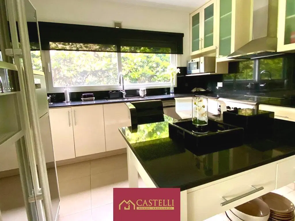 CASA EN VENTA EN AYRES DE PILAR 5