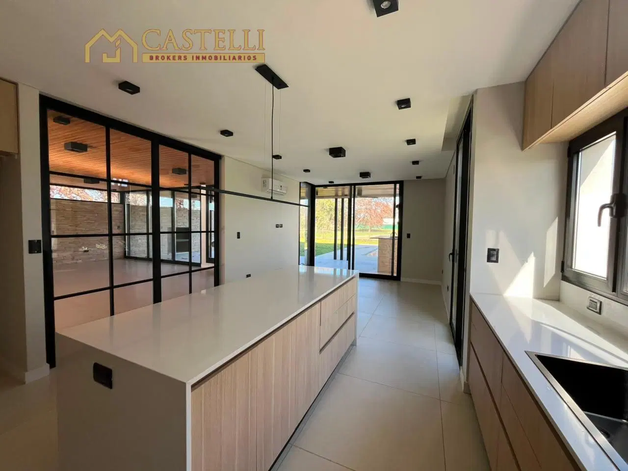 Casa en venta 5 ambientes en Pilara 4