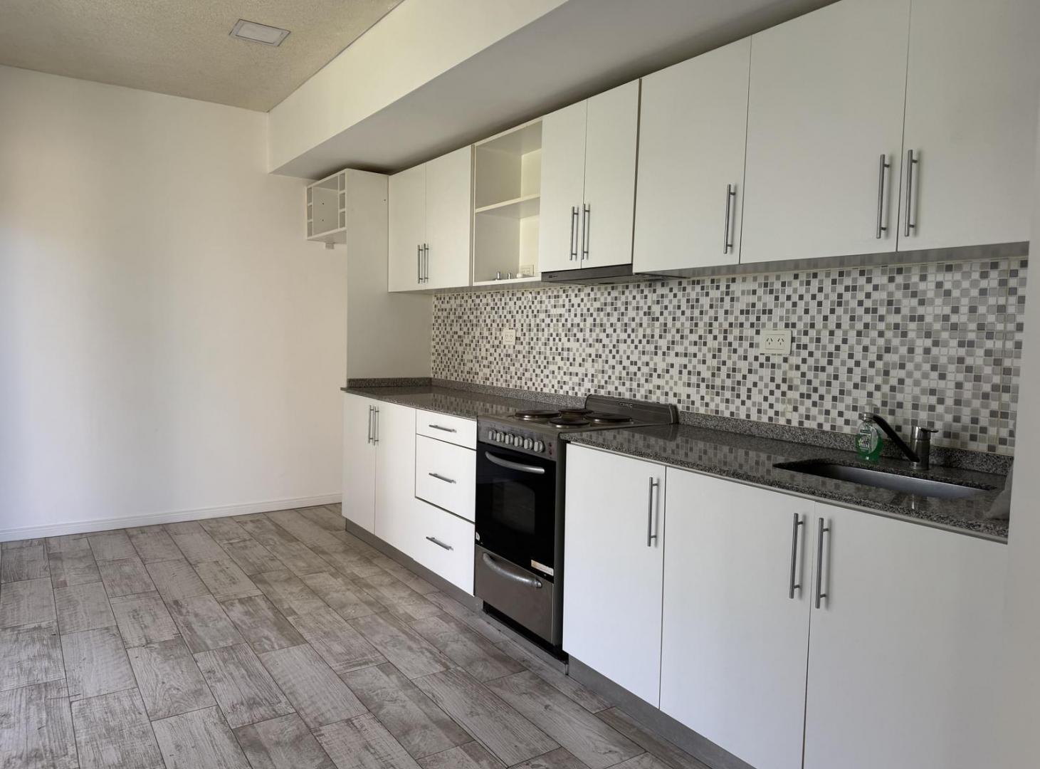 Foto de Departamento 2 ambientes Pb con jardín y parrilla, Alquiler en Pilar, imagen 3