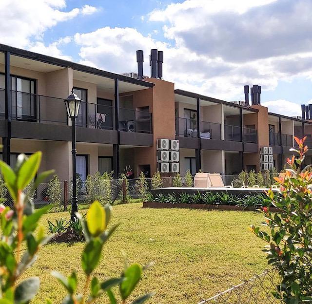 Foto de Departamento 2 ambientes Pb con jardín y parrilla, Venta en Pilar, imagen 3