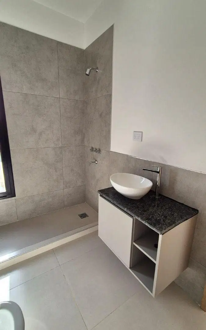 DUPLEX TRES DORMITORIOS EN DOCTA AVENIDA 8