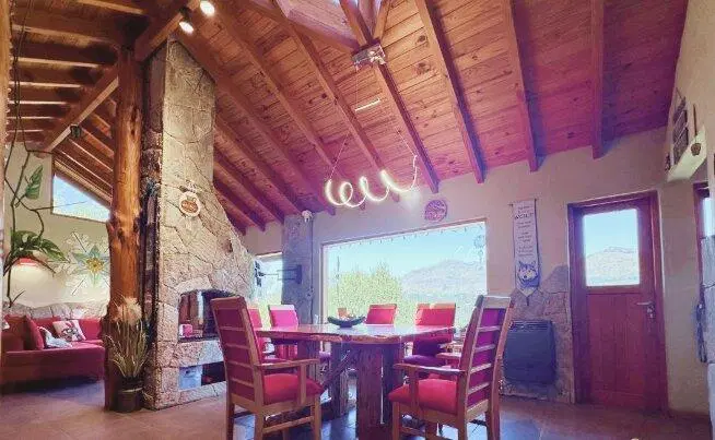 Vivir entre montañas y comodidad. Casa en barrio Cerrado con 4 dorm y vista a Cordon Chapelco 4