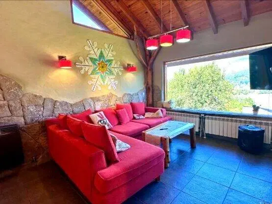 Vivir entre montañas y comodidad. Casa en barrio Cerrado con 4 dorm y vista a Cordon Chapelco 3