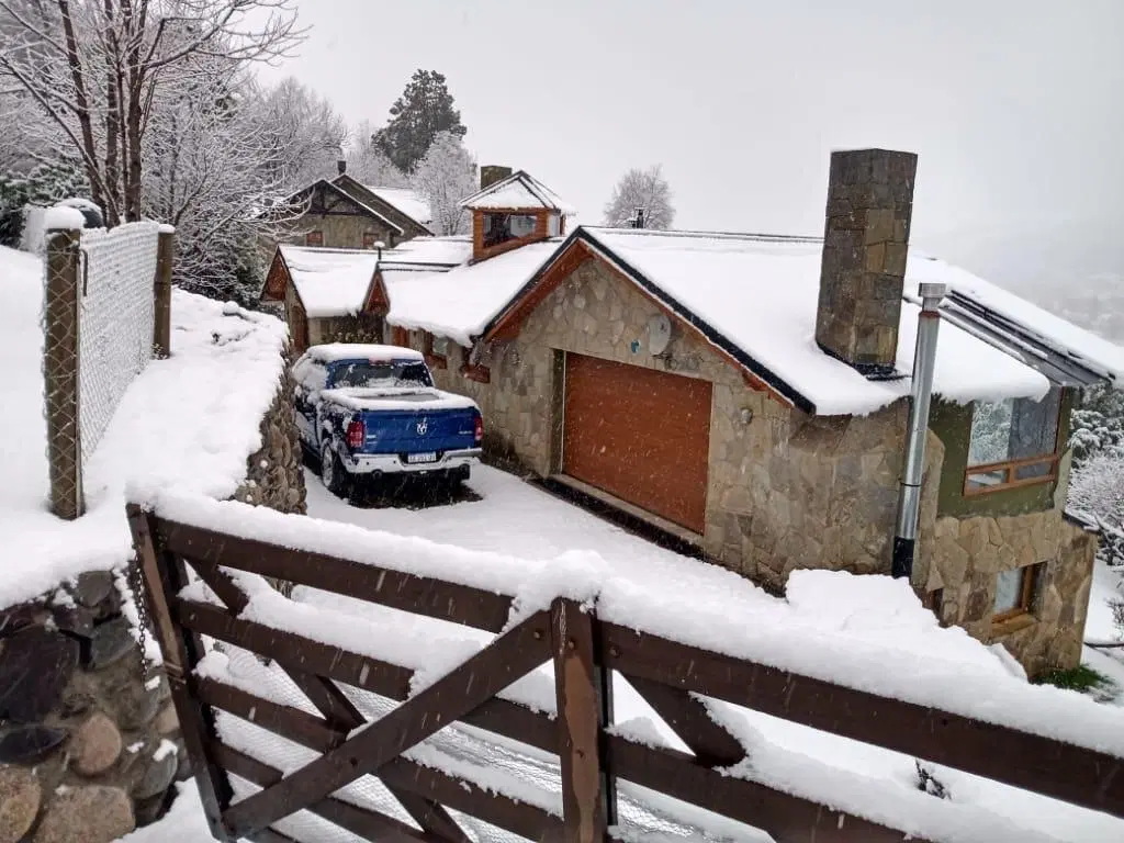 Vivir entre montañas y comodidad. Casa en barrio Cerrado con 4 dorm y vista a Cordon Chapelco 5