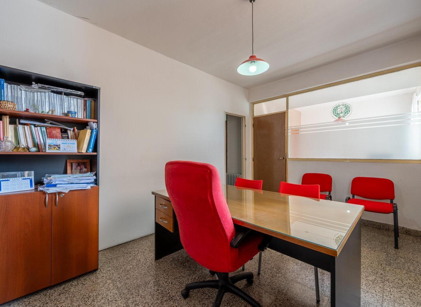 Foto de Venta o Alquiler 3 Oficinas con sala de espera, imagen 2