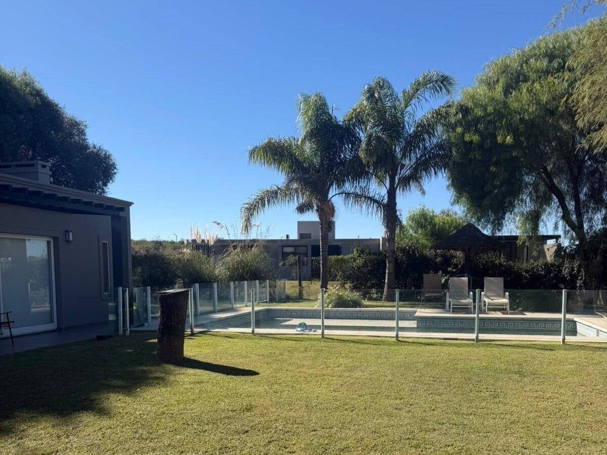Foto de VENTA CASA DE UNA SOLA PLANTA-BARRIO CERRADO CAUSANA-AUT. CORDOBA-VILLA, imagen 1