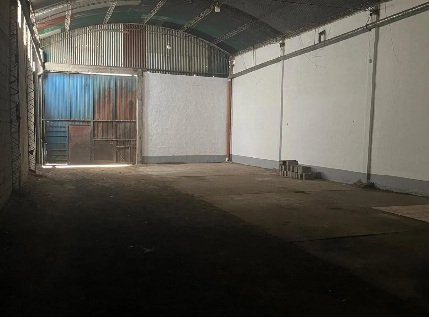 LOCAL COMERCIAL Y GALPONES EN VENTA 4