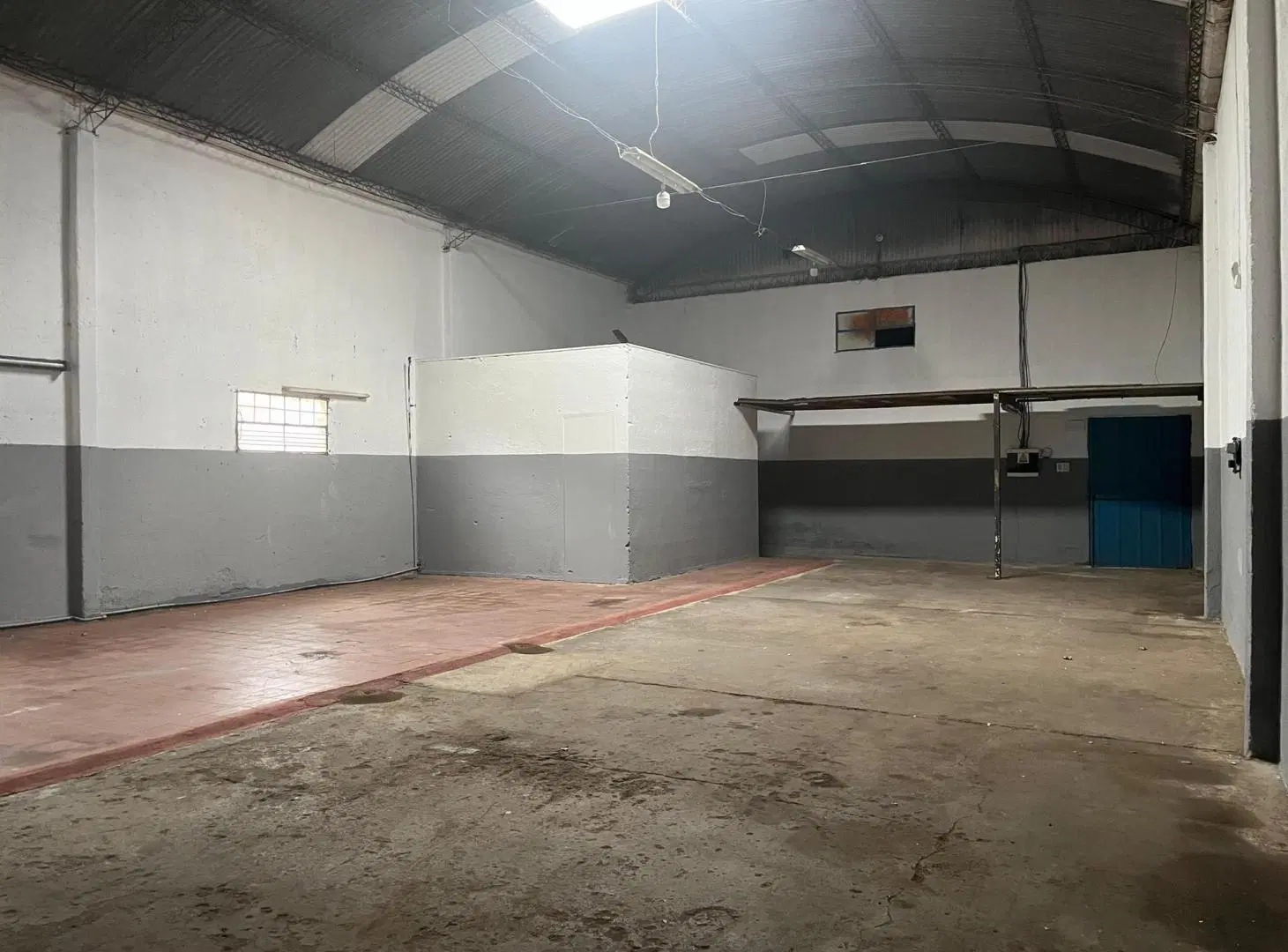 LOCAL COMERCIAL Y GALPONES EN VENTA 1