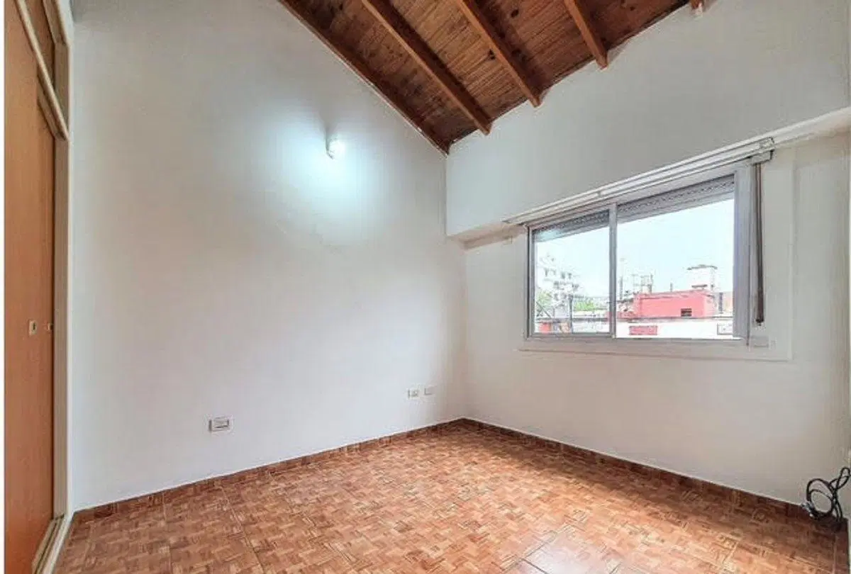PH EN DUPLEX 3 AMB 1ER. PISO BALCON CONTRAFRENTE. 3