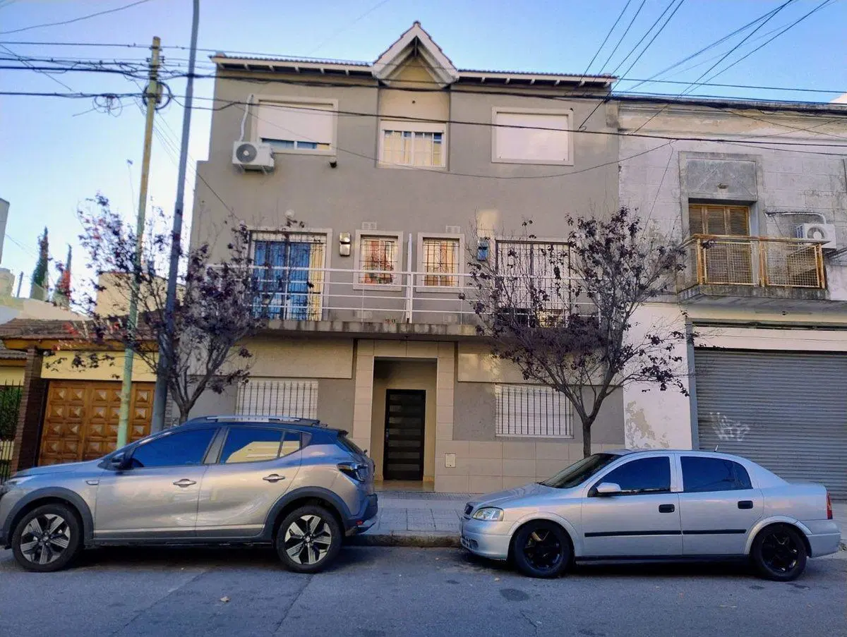 PH EN DUPLEX 2 AMB. 1 ER PISO CON BALCON AL FRENTE 2