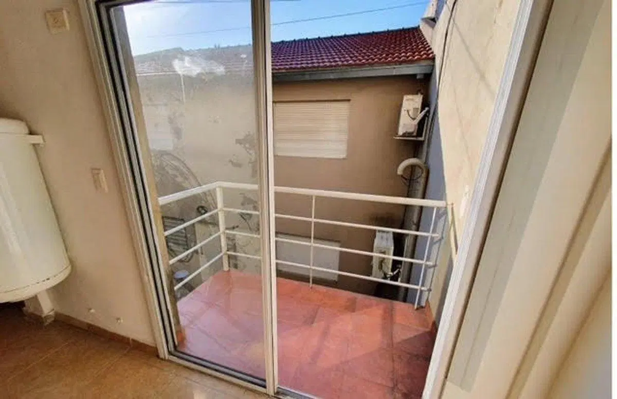 PH EN DUPLEX 2 AMB 1ER. PISO BALCON CONTRAFRENTE. 5