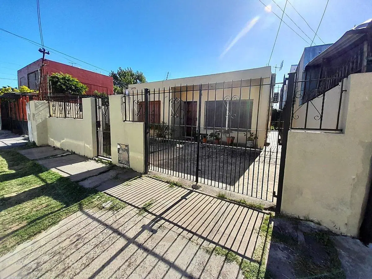 VENTA Y/0 PERMUTA CASA 3 AMB EN MONTE CHINGOLO 5
