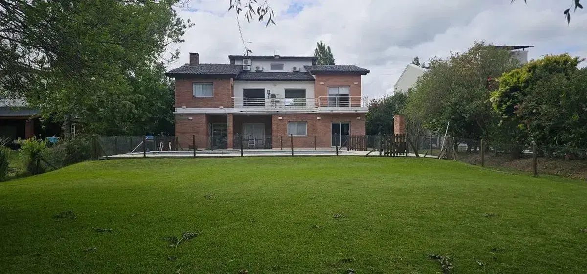 VENTA CASA 5 AMB 2 PISOS C/ PISCINA COUNTRY CUBE 2