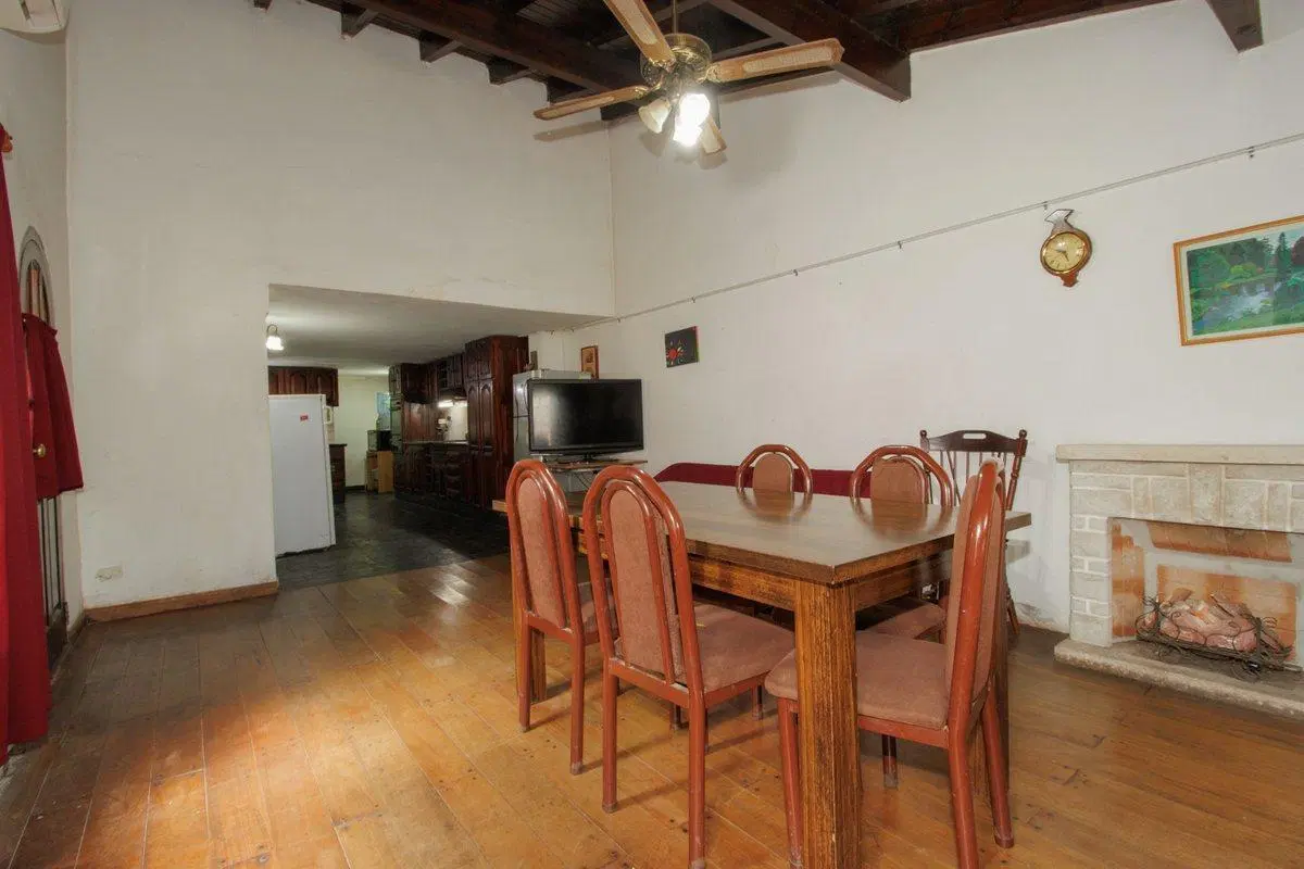 VENTA CASA 4 AMB. PILETA-JARDIN-COCHERA 4