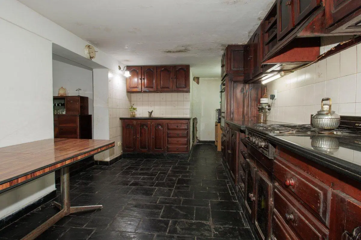 VENTA CASA 4 AMB. PILETA-JARDIN-COCHERA 5