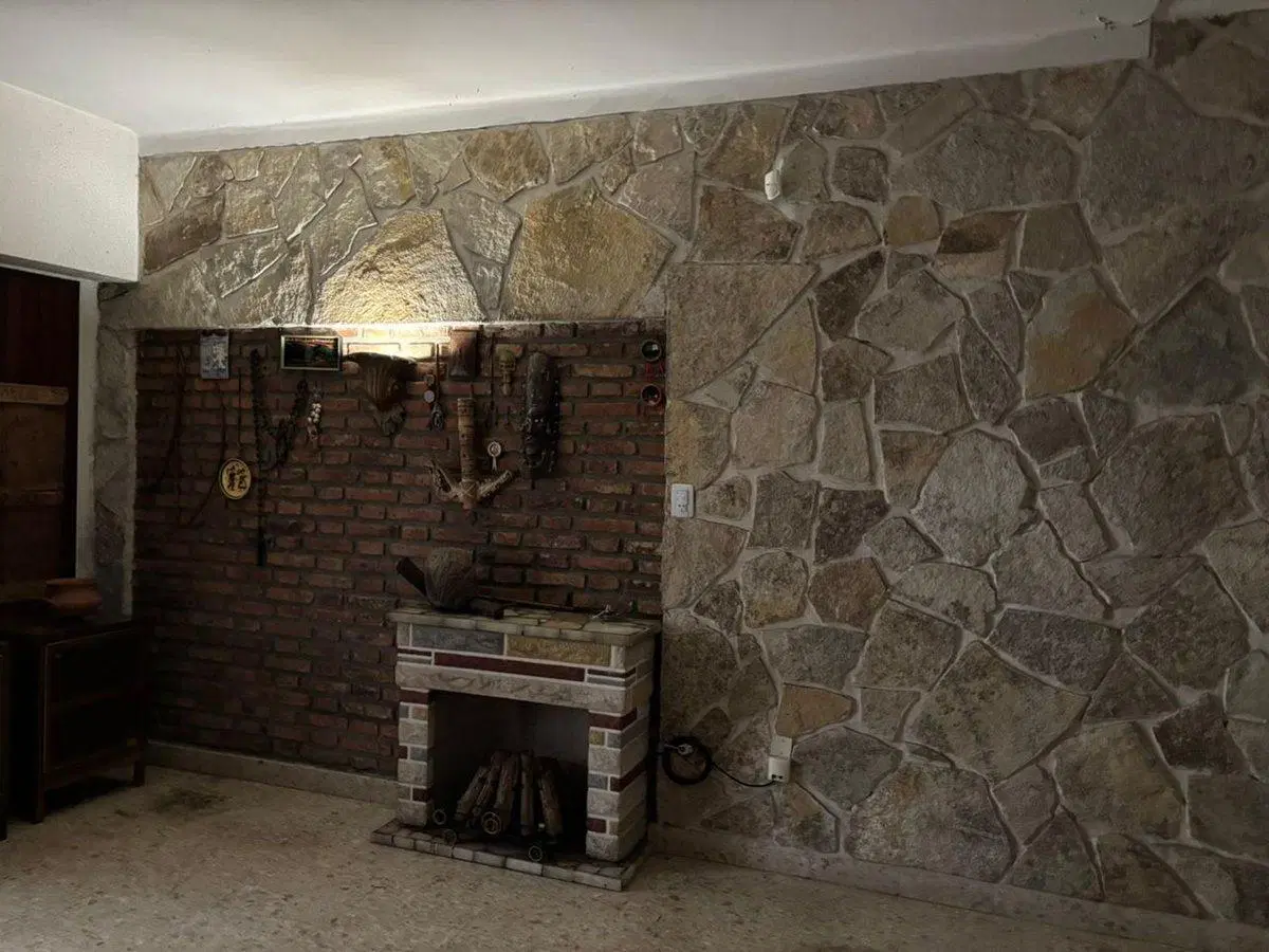 VENTA CASA 4 AMB CON JARDIN,  QUINCHO Y COCHERAS 5